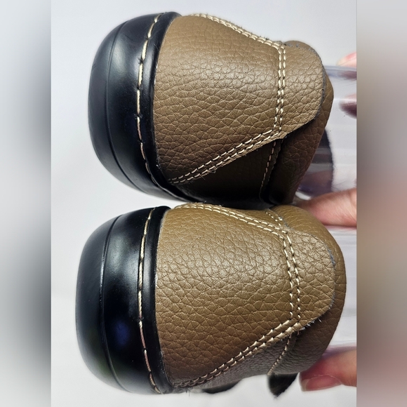 Terrikat Women's Classic Leather Loafers Slip-On Comfort Walking Sz 7.5 Khaki - Picture 9 of 13